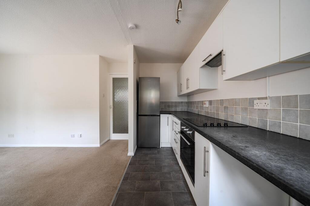 Apartment in Waverley, Haslemere - View 4