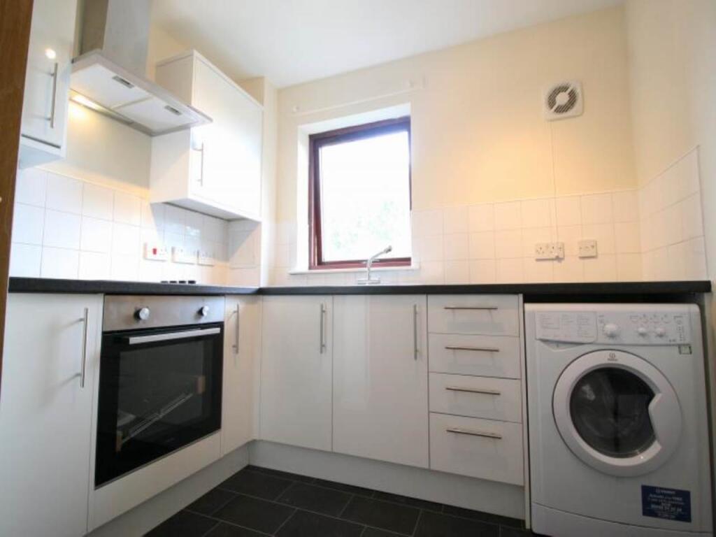 Apartment in Edinburgh, Corstorphine - View 4