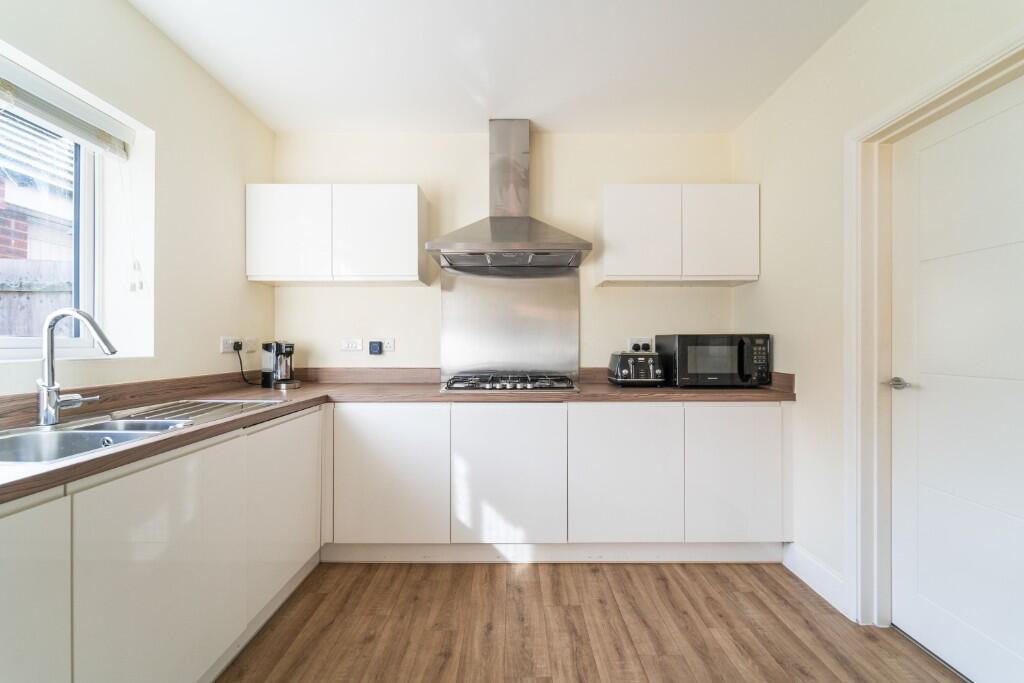 Horseshoe Crescent, Wellesbourne, Warwick photo 3