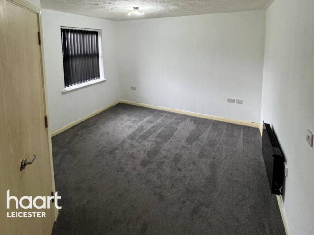 2-bed flat on Strathern Road, Leicester, £130,000