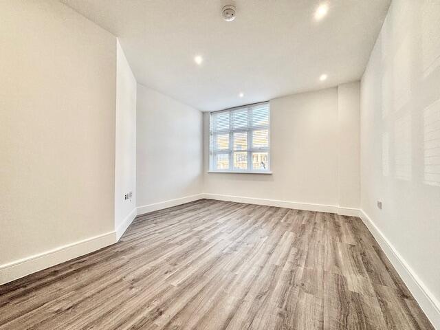 Apartment in Southampton - View 4