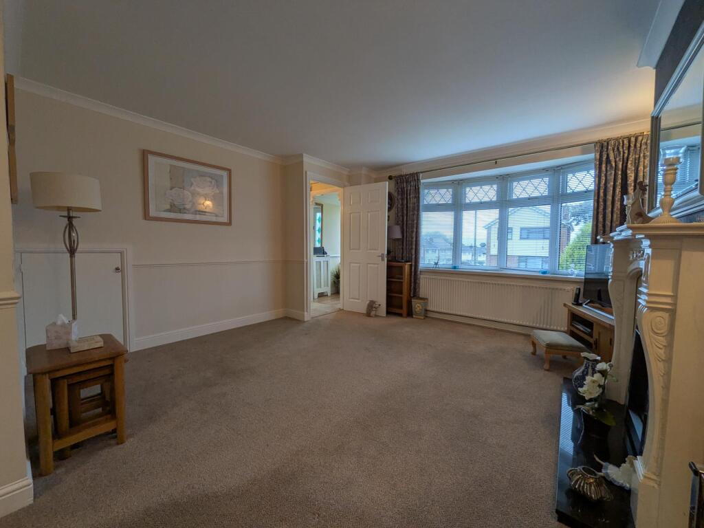 Carmarthen Drive, Tonteg, Pontypridd photo 3