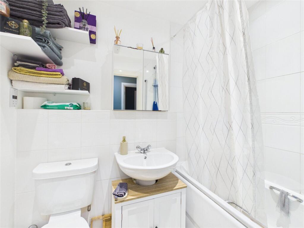 Apartment in Redhill - View 5