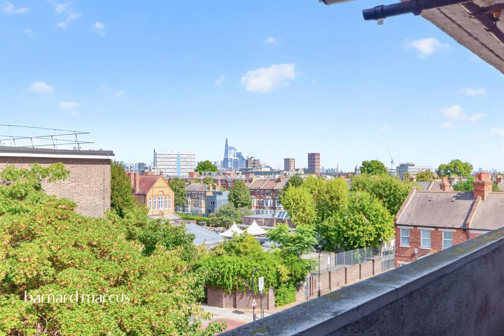 Apartment in London, Crawford Estate, Camberwell - More