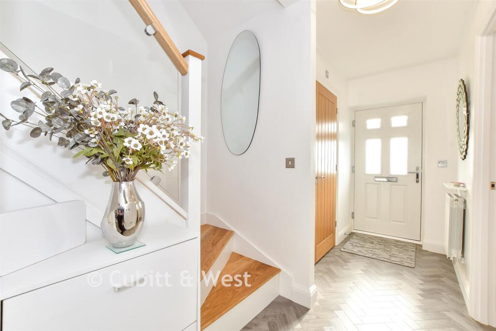 House in Arun, Walberton - More