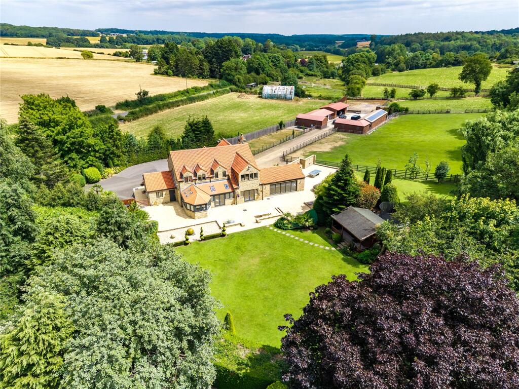 Lowfield Farm, Aberford Road, Barwick In Elmet, Leeds, West Yorkshire - View 2