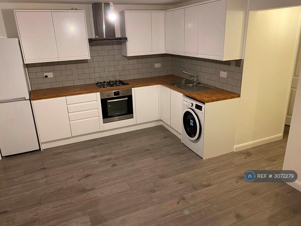 Apartment in Slough - View 2