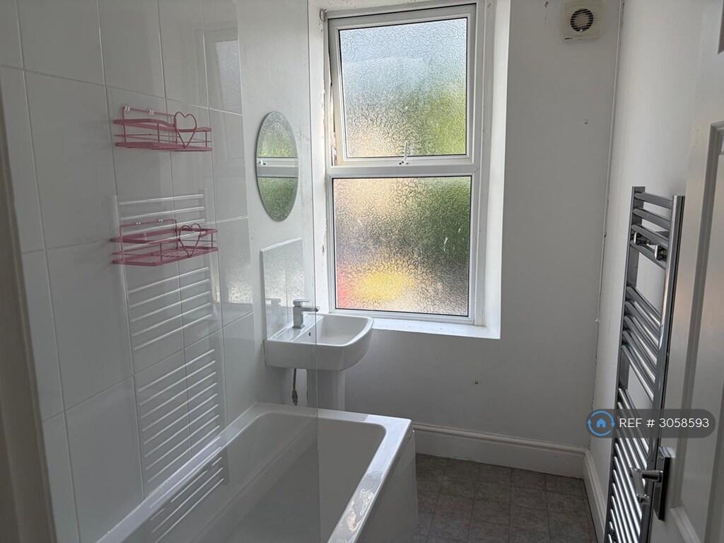 Apartment in Stockport - View 3