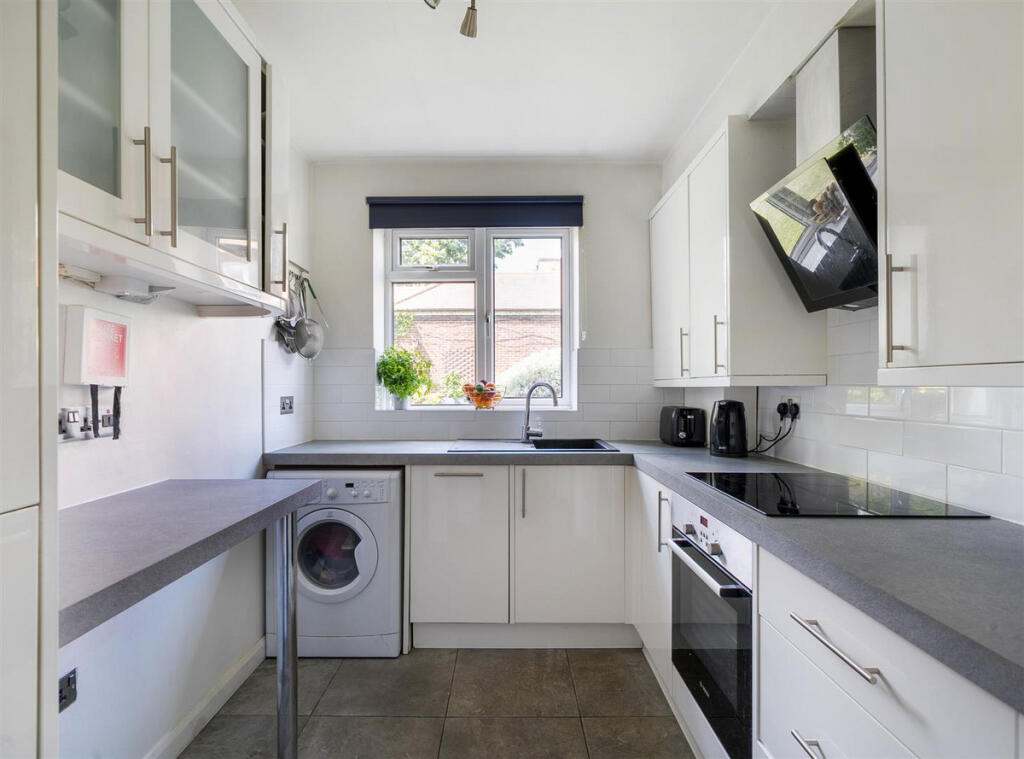 Apartment in London - More