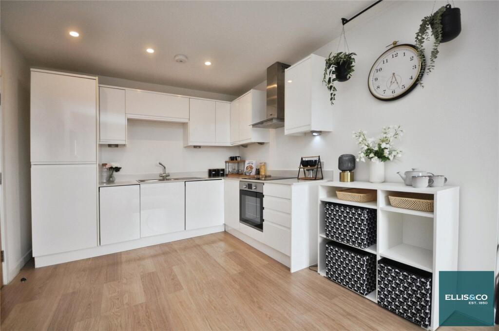 Apartment in London - View 5