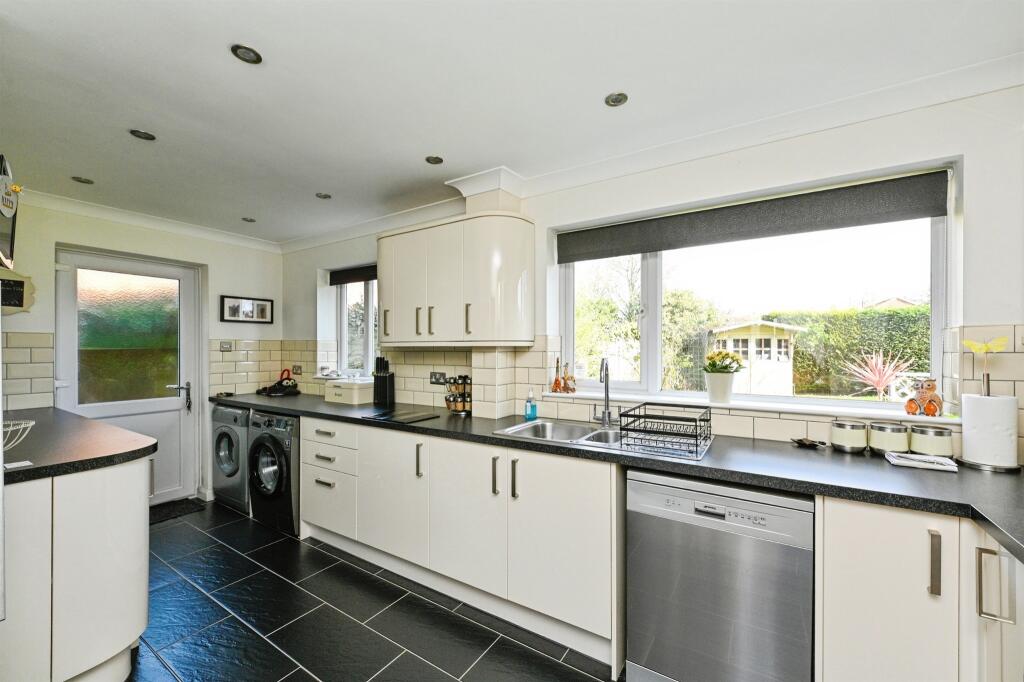 Old Hall Drive, Dersingham, King's Lynn photo 4