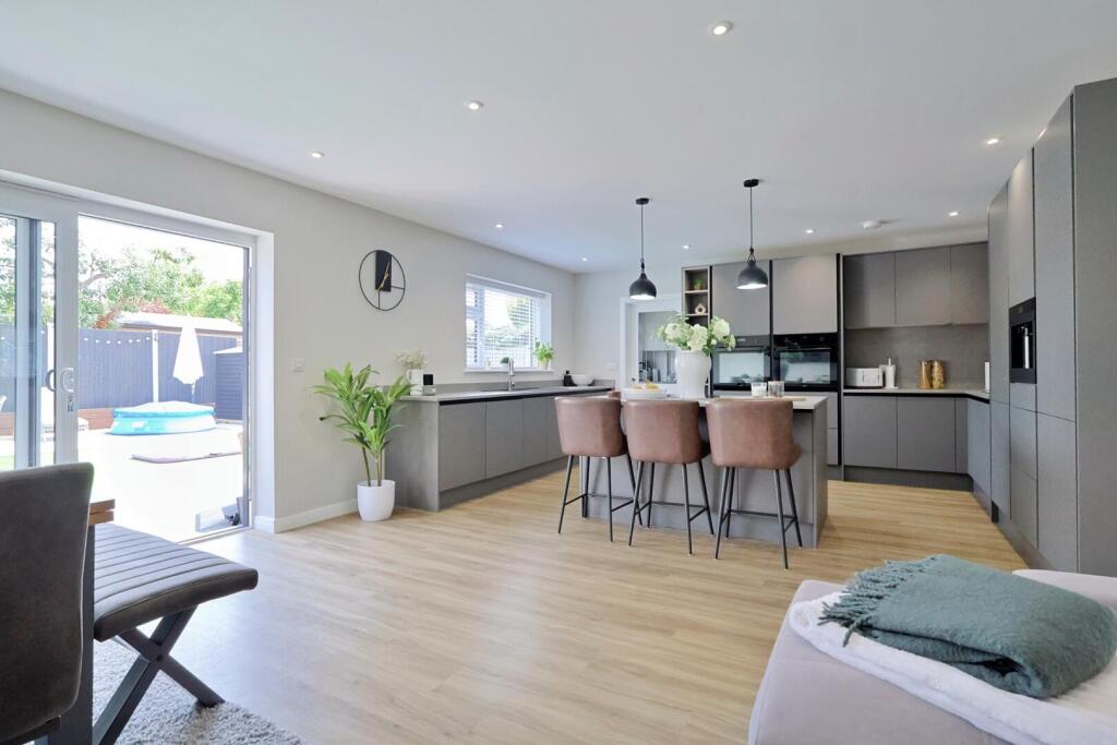 Northbrook Road, Broadstone