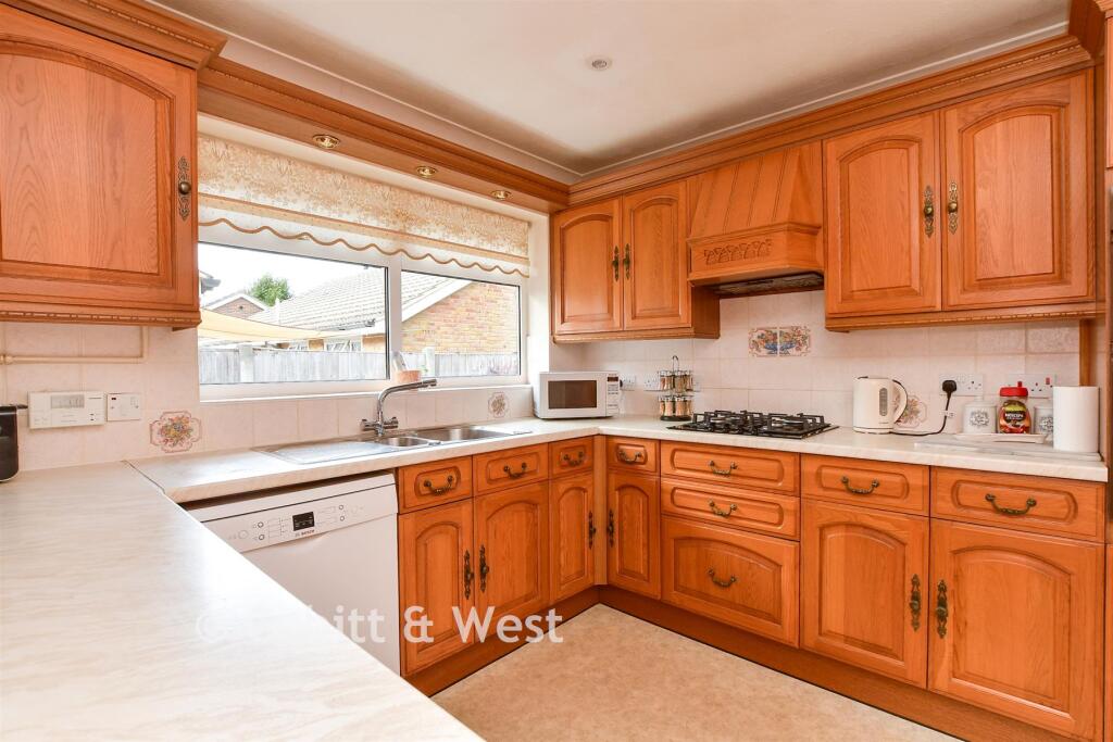 House in Horsham, Storrington and Sullington - View 4