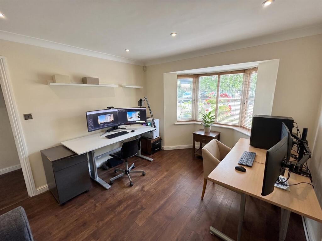 House in Gillingham, Peacemarsh - More