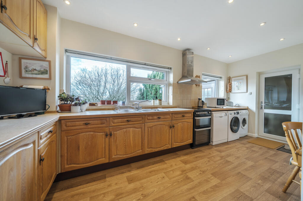 Butts Lane, Woodmancote, Cheltenham, GL52 photo 5
