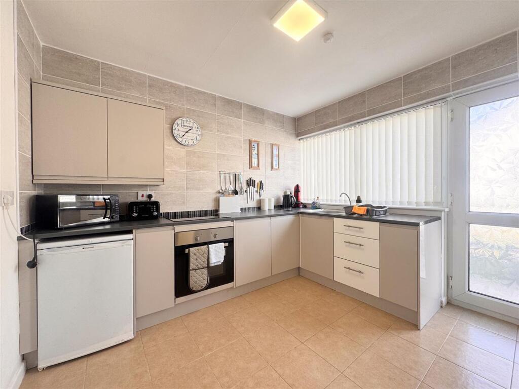 Apartment in Truro - More