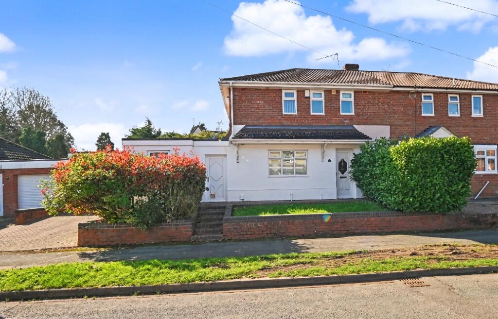 Long Lake Avenue, Tettenhall Wood, Wolverhampton, West Midlands, WV6 photo 4
