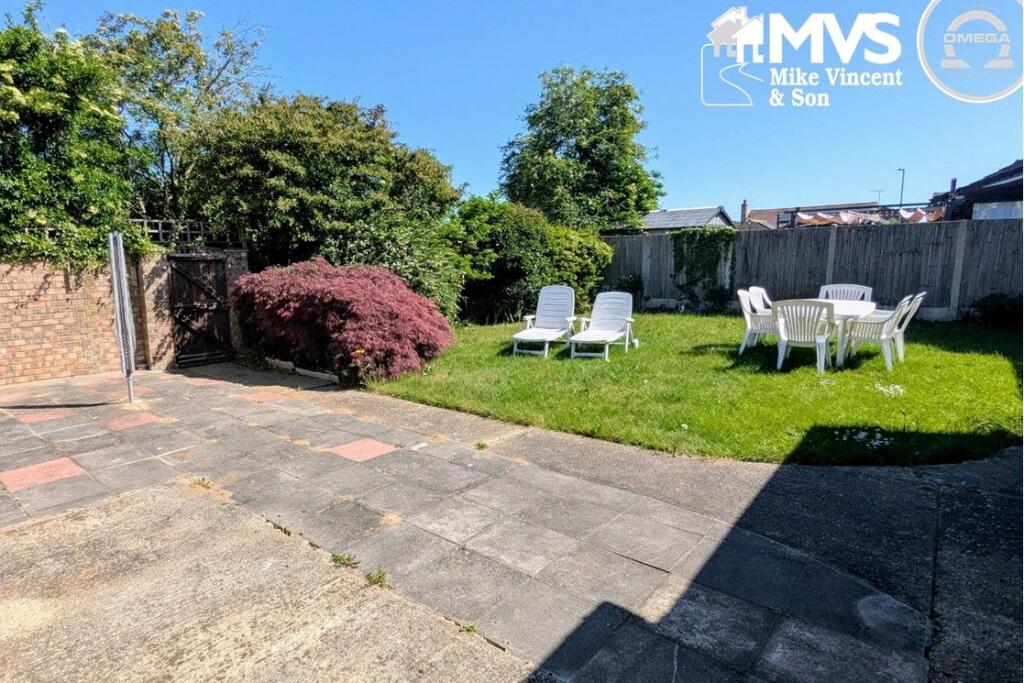 No Onward Chain, Bretten Close, Clacton-on-Sea photo 2