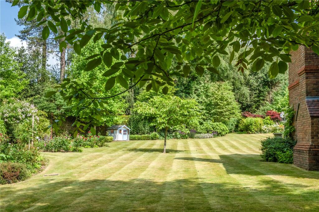 Kings Drive, Midhurst, West Sussex, GU29 photo 4