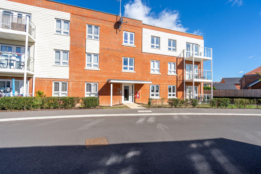 2-bed flat on Limestone Road, Chichester, £250,000