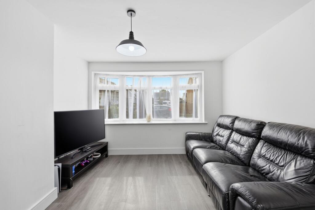 Malwood Drive, Benfleet, SS7 - View 4