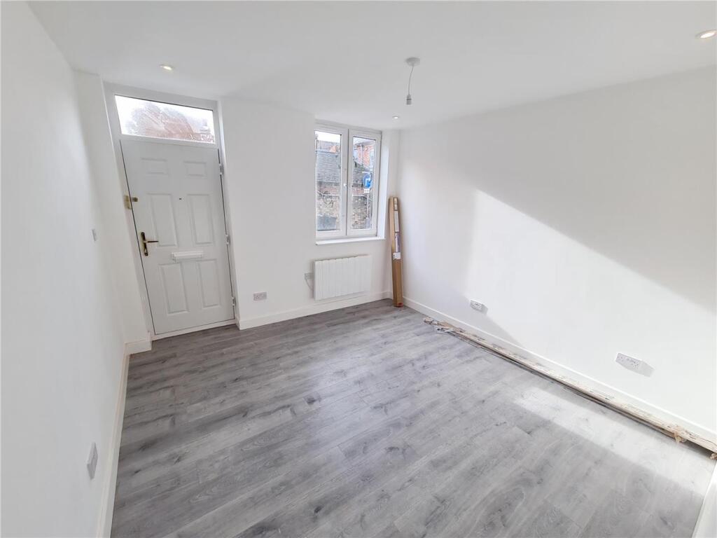 Victoria Road, Rushden, Northants photo 2