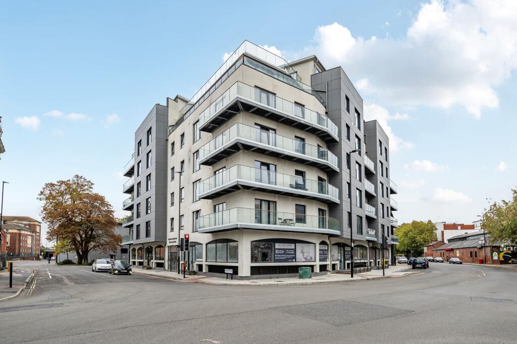 Main image of property: Royal Crescent Road, Royal Crescent Apartments, SO14