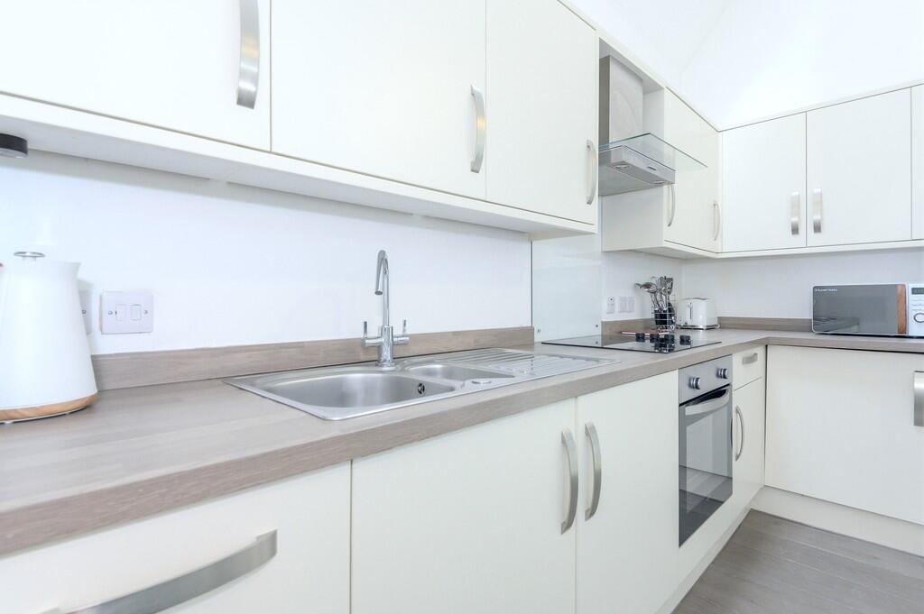 Apartment in Leeds, Langtons Wharf, Lovell Park - View 4
