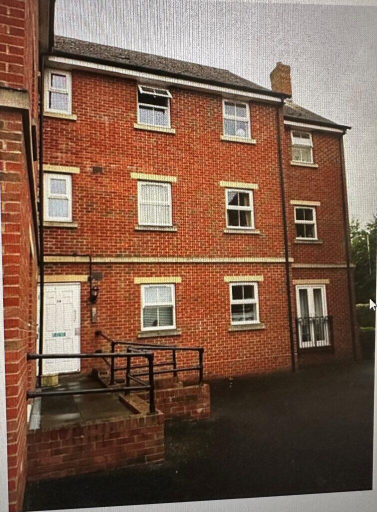 Main image of property: Flat 1, 50 Queen Elizabeth Drive, Swindon, SN25 1AZ