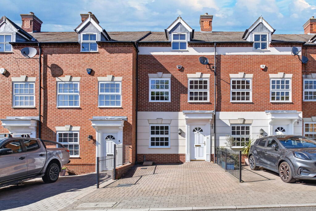 4-bed terraced on Heritage Court, Kettering NN16, £290,000