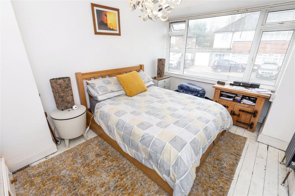 86, Brook Road photo 4