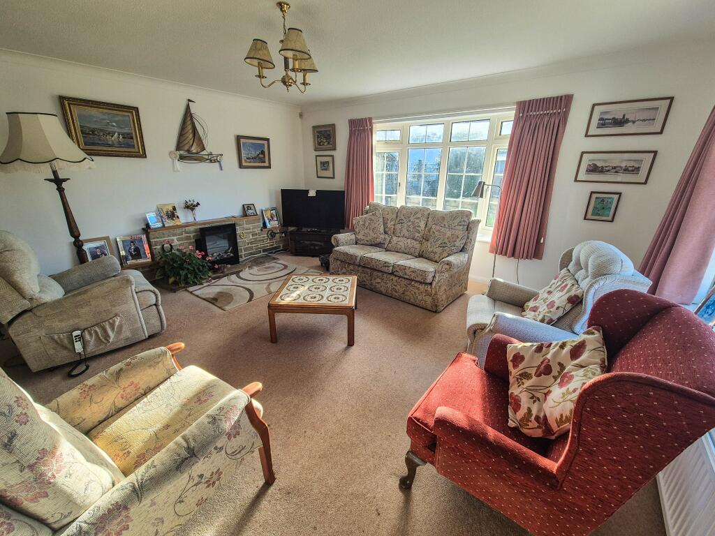 Admiralty Road, Felpham photo 3