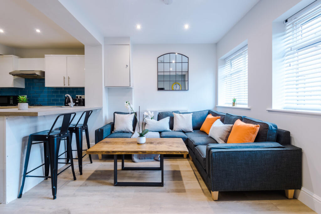 10 Holcombe Road, Manchester, M14 - View 3