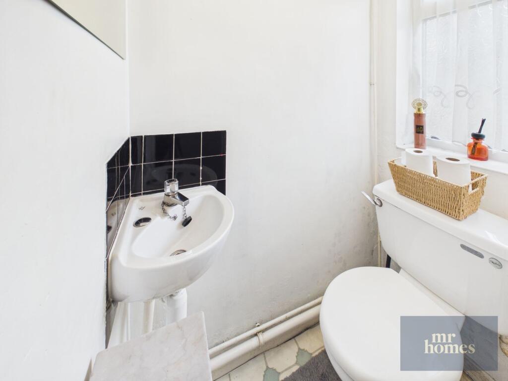 Apartment in Cardiff, Fairwater - View 4