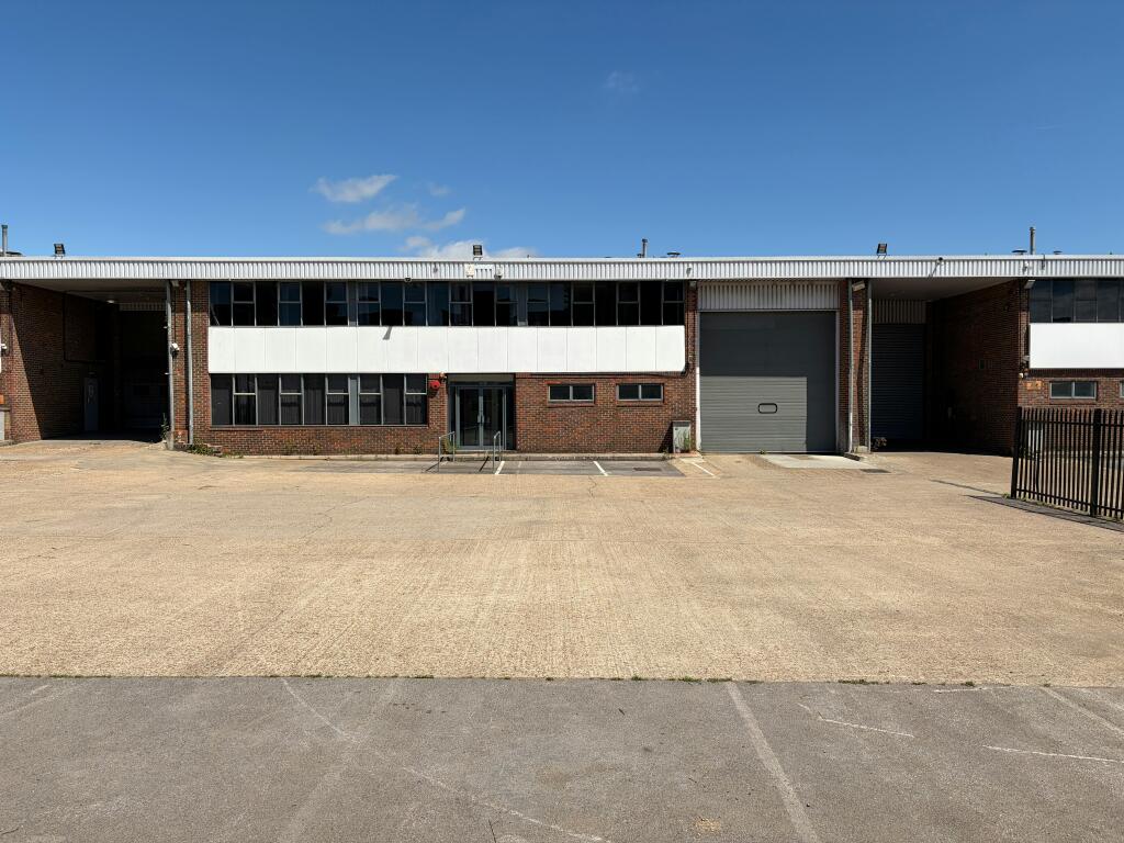 03 Exterior - elevation and entrance (IMG_5997).jpg
