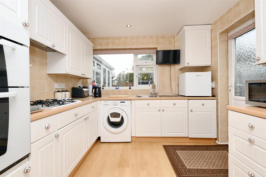 Tolkien Road, Eastbourne photo 4