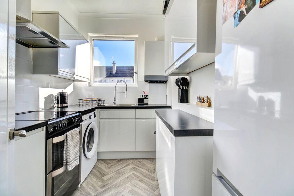 Apartment in Glasgow, West Dunbartonshire - More