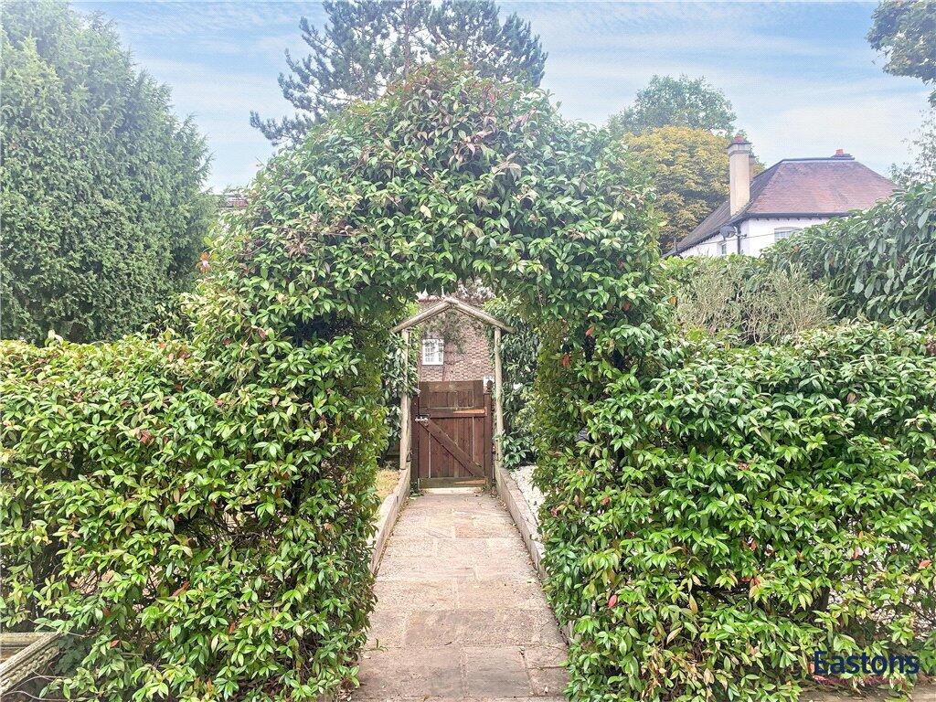House in Epsom, Ewell - More