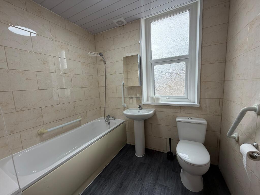 House in Huddersfield - View 4