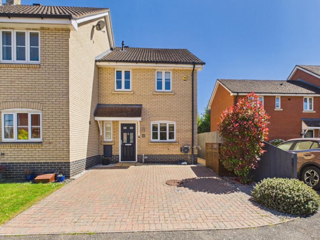 Main image of property: Samian Close, Highfields Caldecote, Cambridge, Cambridgeshire, CB23