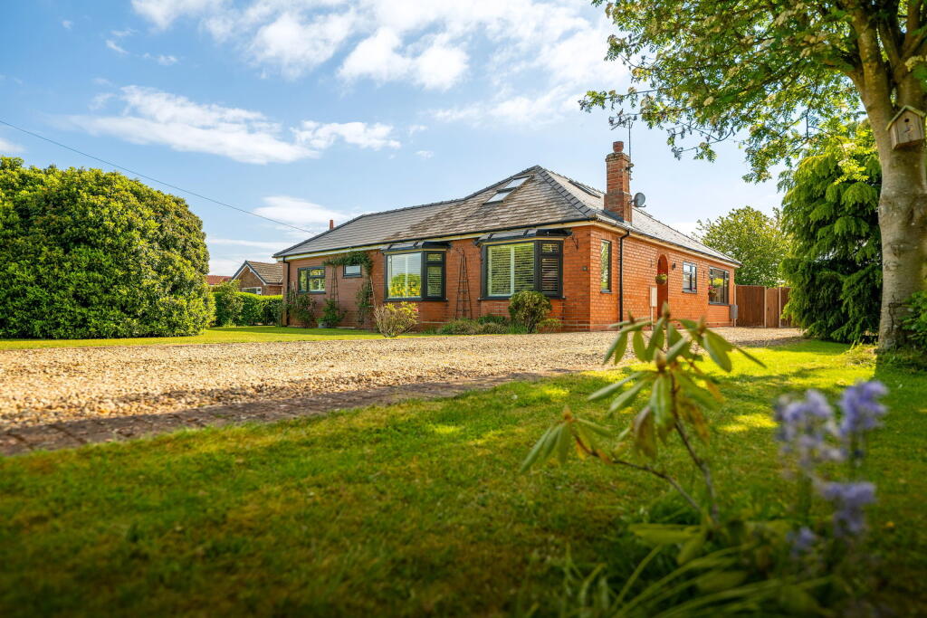 Main image of property: Grantham Road, Navenby, Lincoln, LN5 0JJ