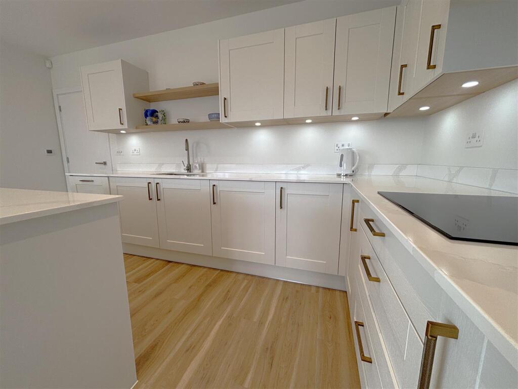 House in Dorchester, Chickerell - View 4