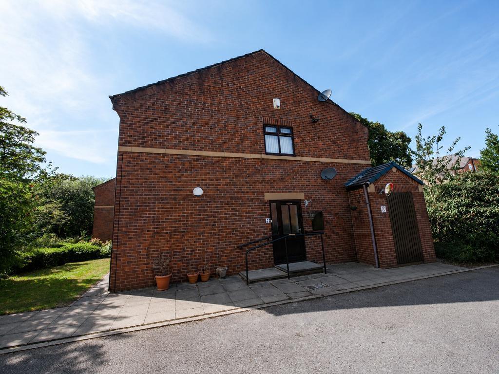 Main image of property: Walmer Court, Birkdale, Southport, Merseyside, PR8 4SW