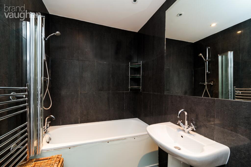 Apartment in Brighton, Brunswick - More