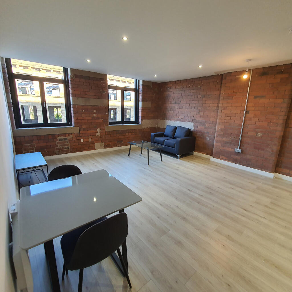 Apartment in Bradford, West Yorkshire - More