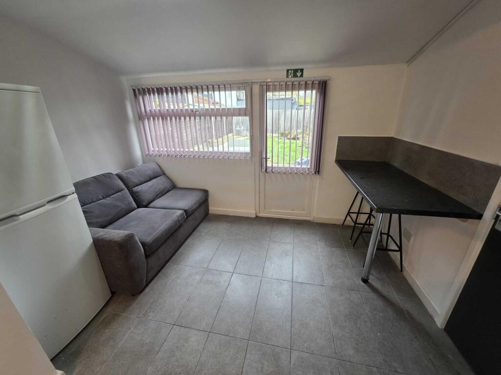 1 Double room Devon available B45  photo 5