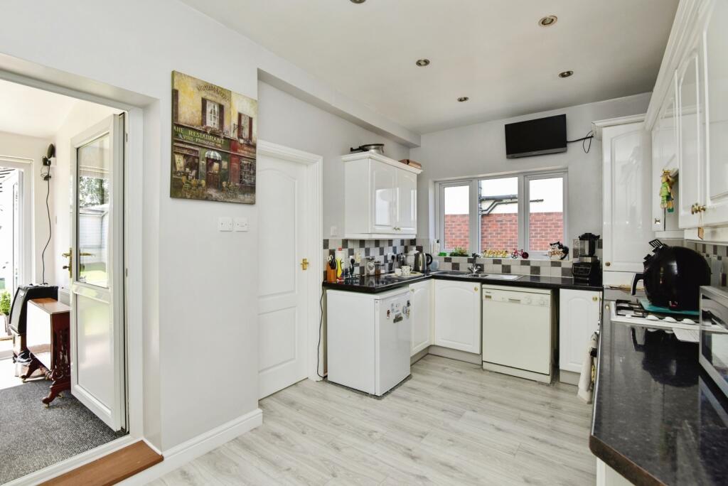 House in Staffordshire Moorlands, Biddulph - More