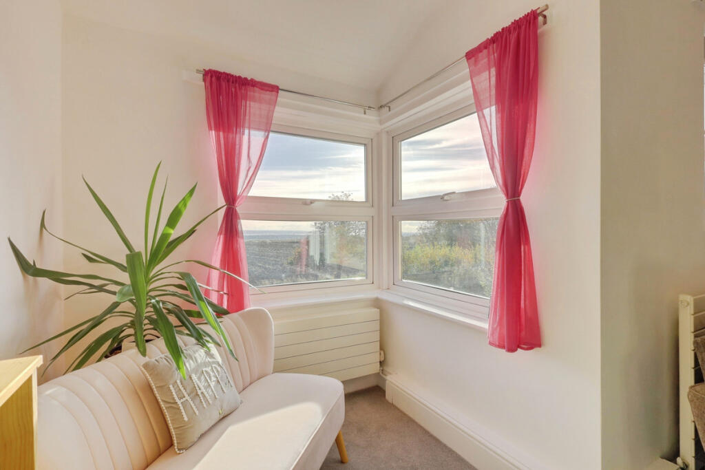 Apartment in Castle Point, Hadleigh - More