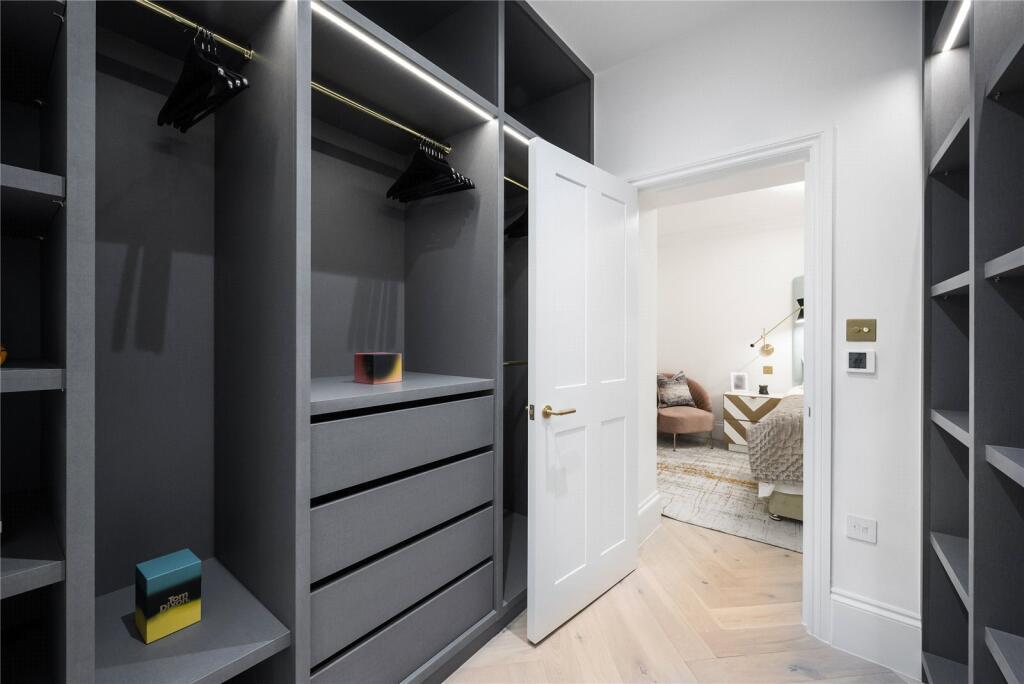 Apartment in London - More