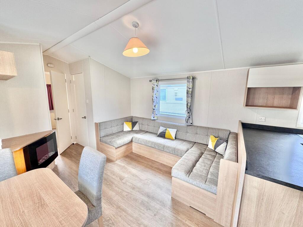 Willerby Johnson CL Caravan, Chichester Lakeside Holiday Park, Vinnetrow Road, Chichester, West Sussex, PO20 1QH - View 2
